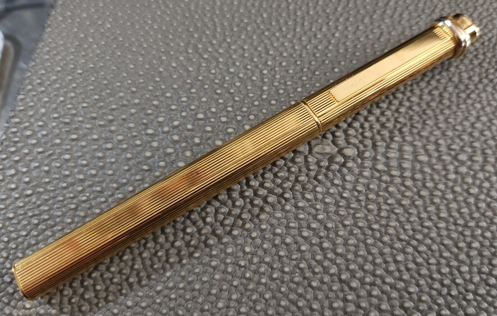 Vintage -les must de Cartier Paris- Gold Plated Vendôme Trinity Ballpoint Pen