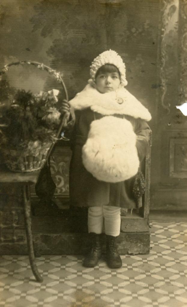 MZ01 Vtg Photo RPPC LITTLE GIRL FUR CAPE & MUFF, BROOCH, BASKET c Early 1900\'s