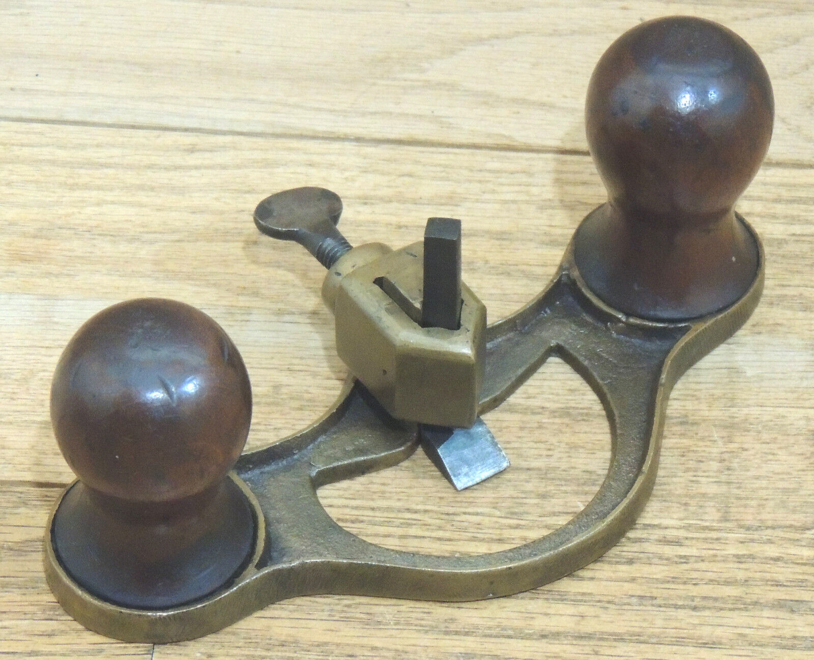 UNIQUE PATTERN MAKER MADE BRASS ROUTER PLANE-ANTIQUE HAND TOOL