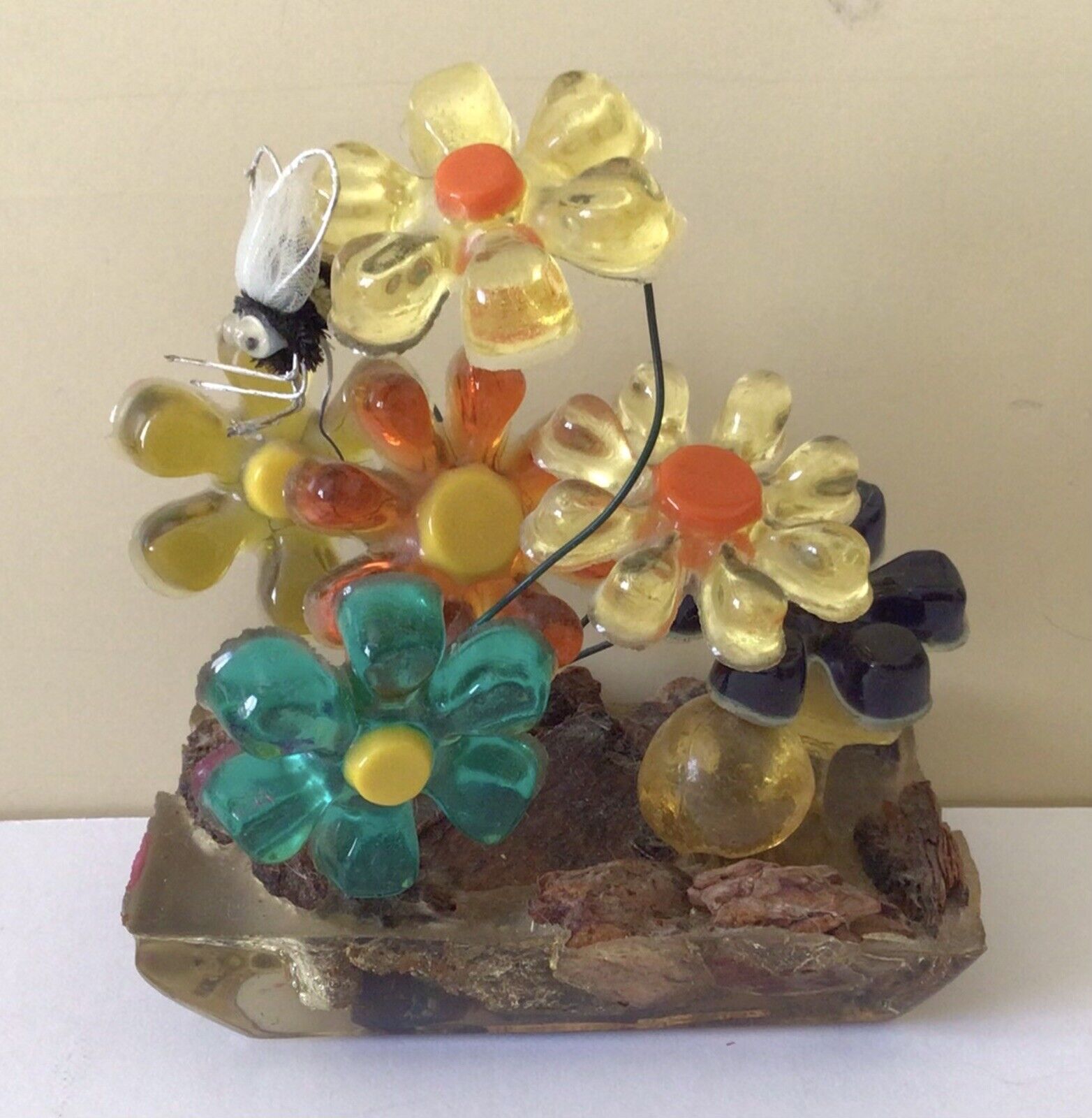 Vintage Acrylic Lucite 6 Daisies And Bee Flower Power Sculpture on Lucite Base