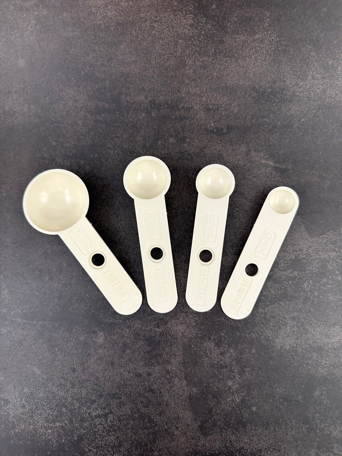 Vintage Pyrex Accessories Measuring Spoons Snap Together Set Of 4 Ivory USA