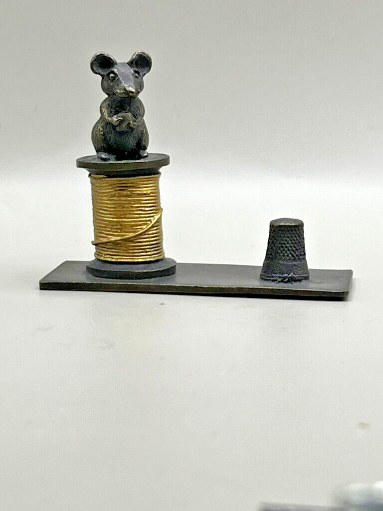 Redl Vienna Bronze Thimble Holder *Mouse on Spool of gold thread\