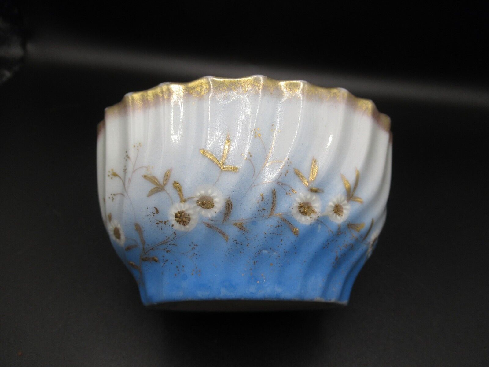 Antique fine porcelain unmarked small white blue gold daisy design sugar bowl