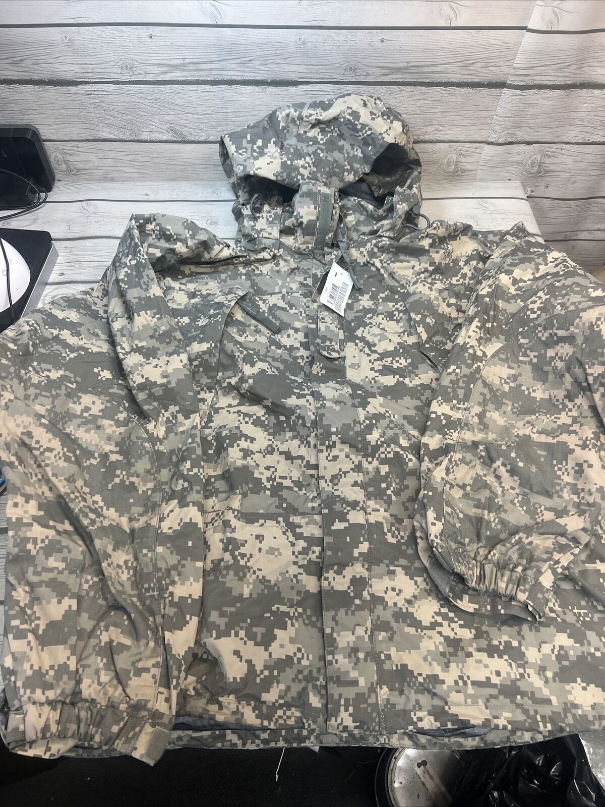 Extreme Cold Weather Jacket Medium Reg Gore Tex L6 US Military Camo Wet Gen III
