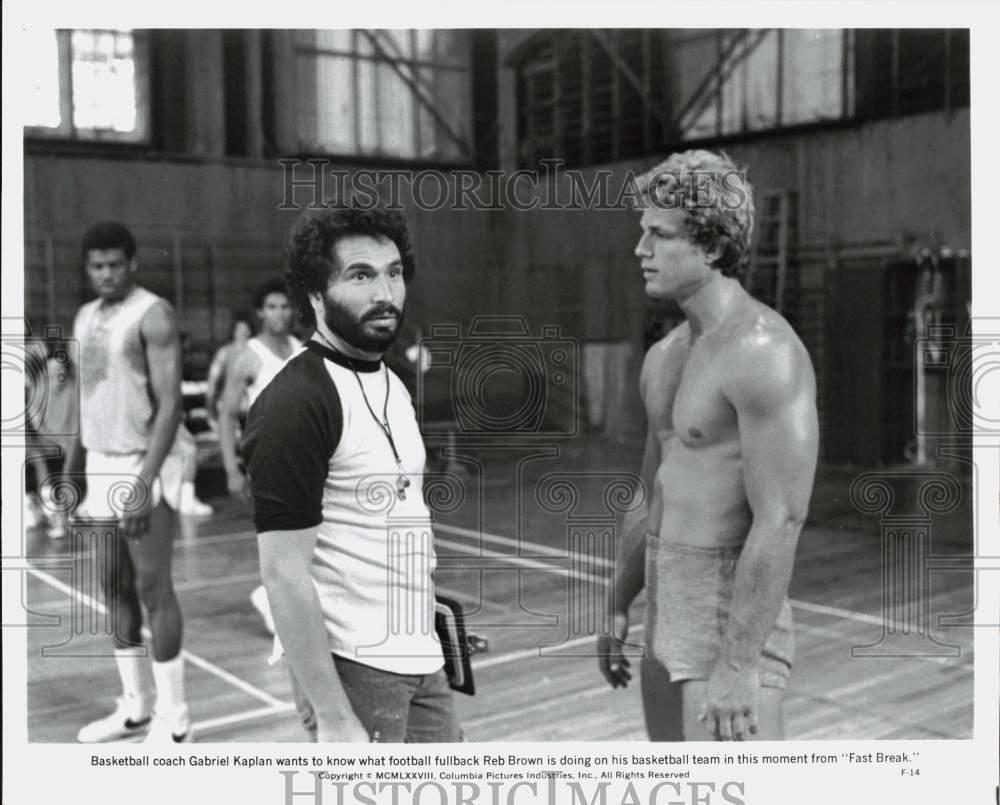 1981 Press Photo Gabriel Kaplan and Reb Brown in a scene from \