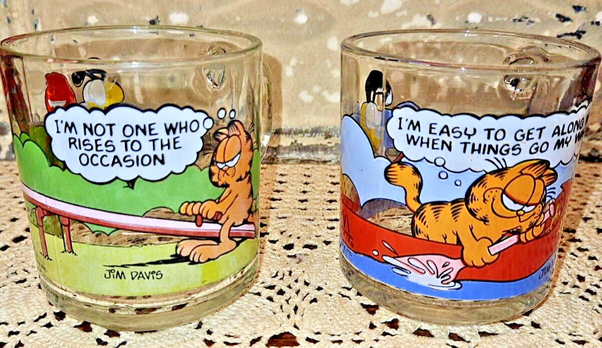 Pair of Anchor Hocking Garfield & Odie Glass Coffee Mugs Cartoon Style 7 oz.