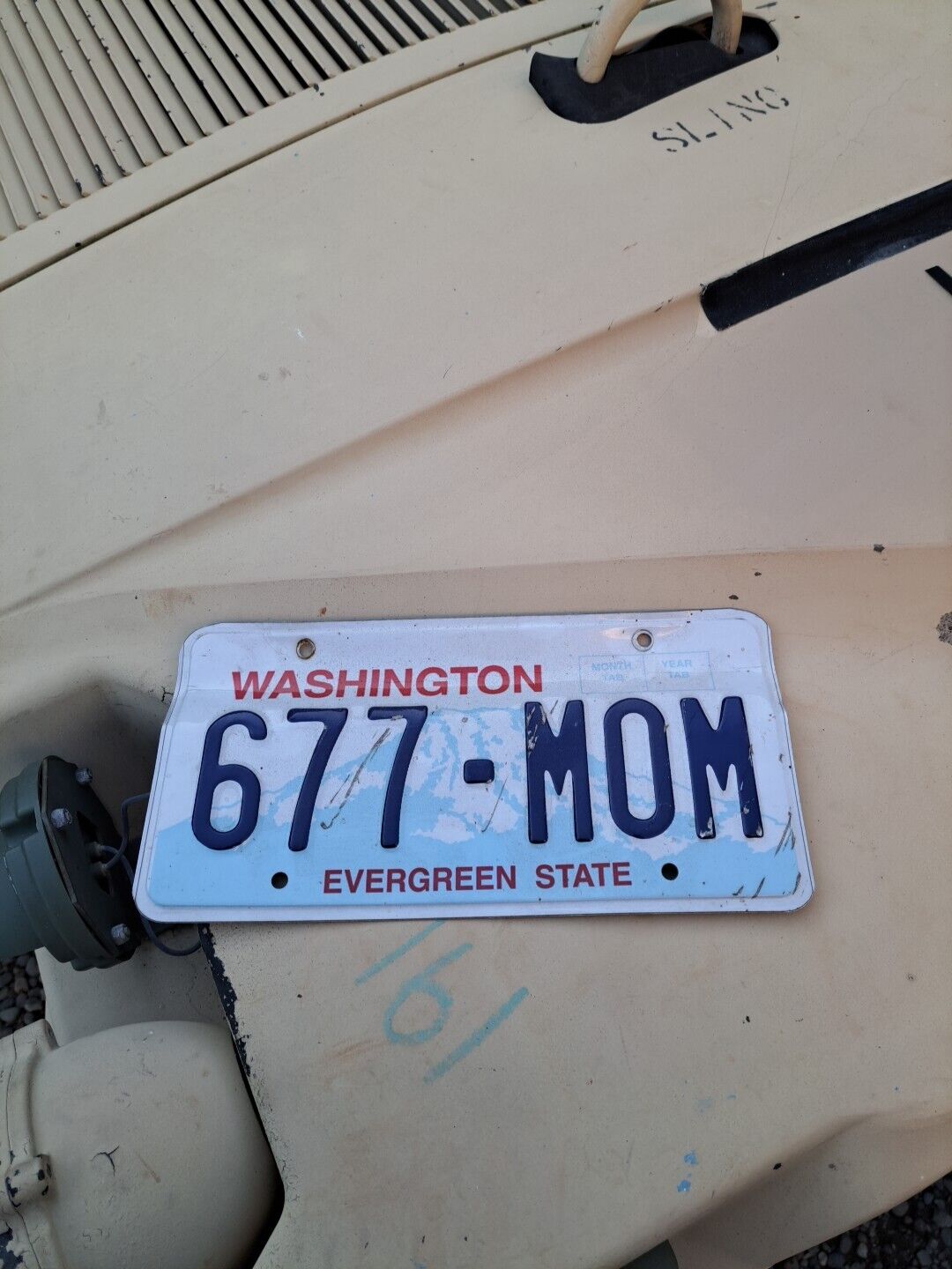 Washington State license plate with Mount Rainier #677-MOM -for a passenger car