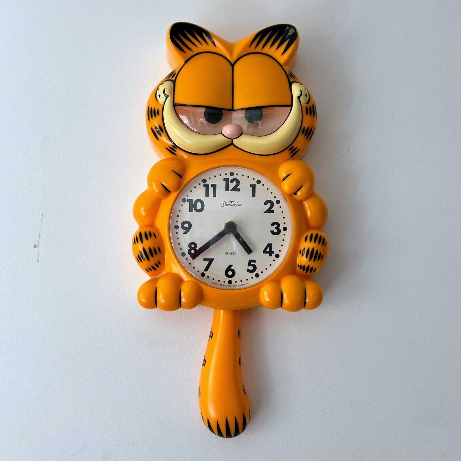 Vintage 1978 Garfield Sunbeam Wall Clock With Pendulum Tail Moving Eyes WORKS