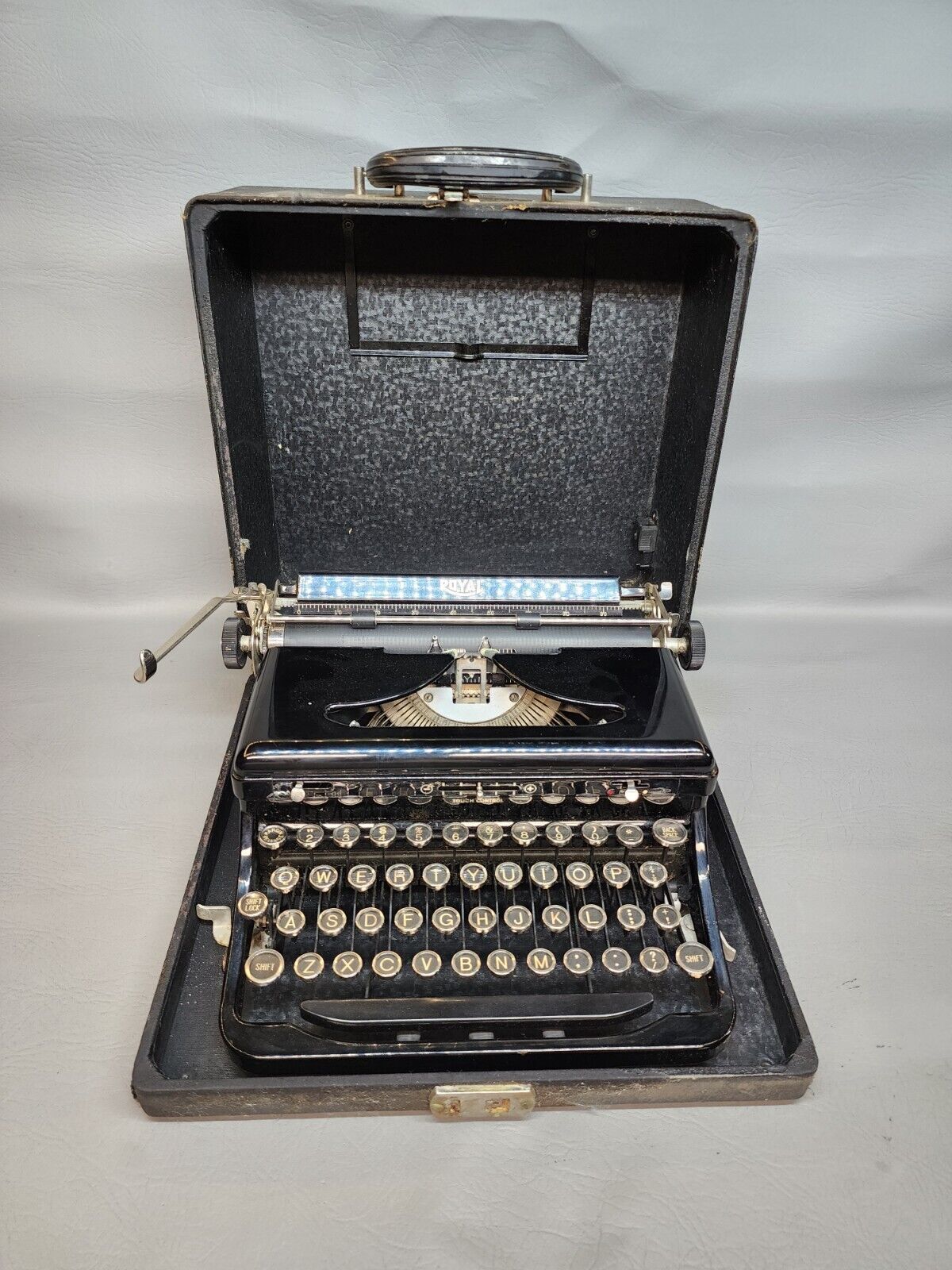 Vintage Royal Model O Typewriter w/ Case