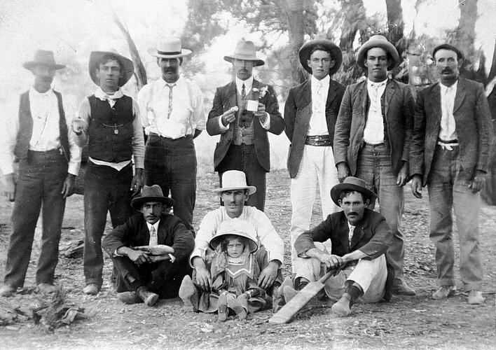 Wentworth District, NSW, 1905 Members of a cricket team The man in f Old Photo
