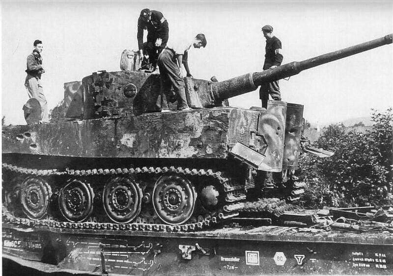 WW2 WWII Photo World War Two / German Tiger I  Tank on Train Pzkpfw. VI  Germany