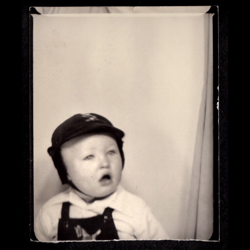 DAZED & CONFUSED BABY BOY ADORABLE FUNNY FACE ~ 1950s PHOTOBOOTH PHOTO