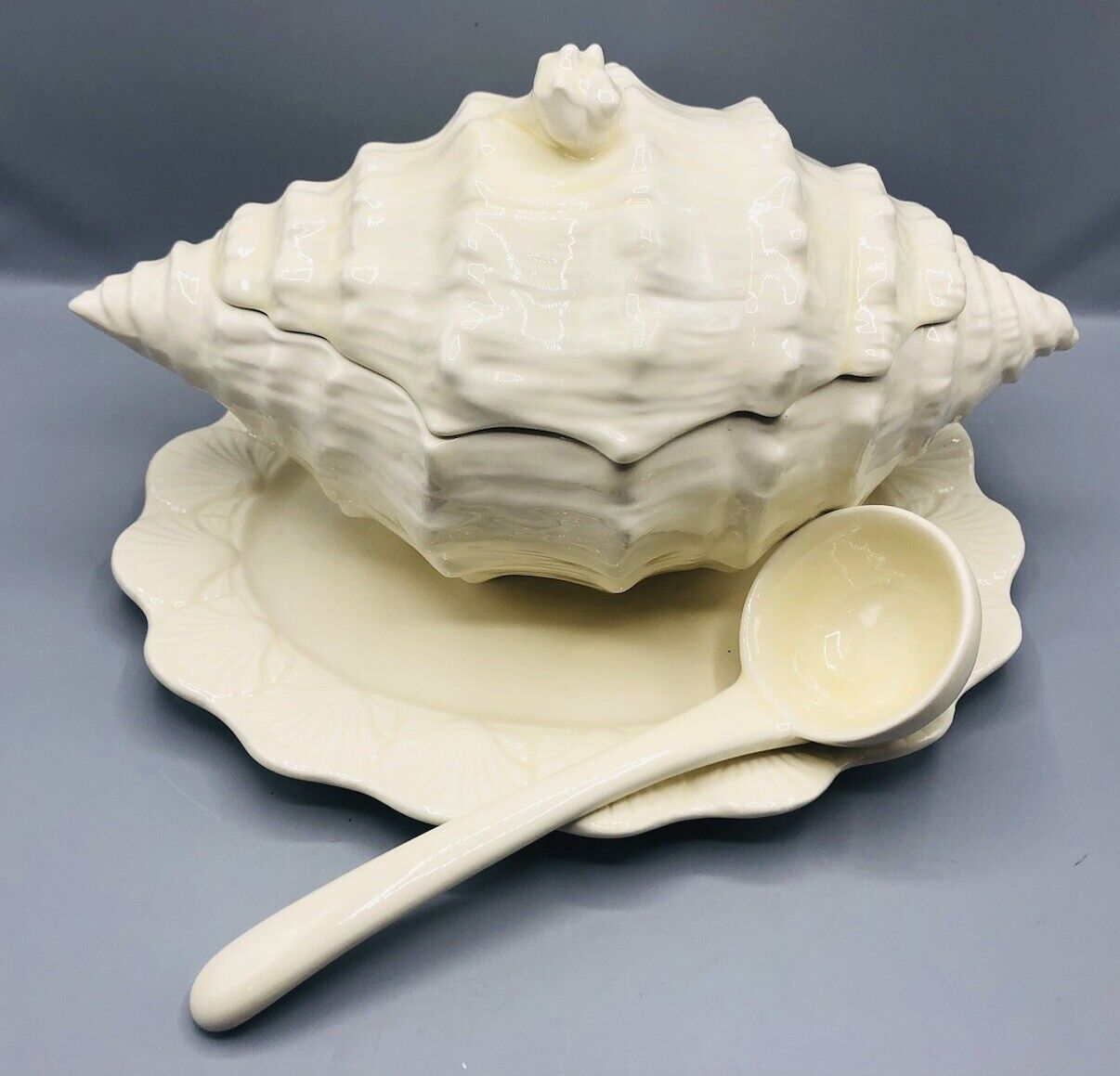 Vintage 1978 Ceramic Conch Sea Shell Tureen Centerpiece w/ Plate & Ladel