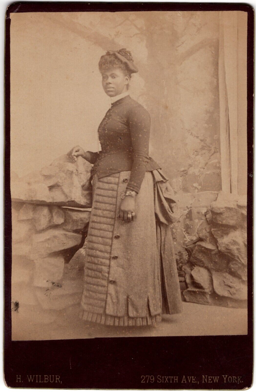 CIRCA 1880s CABINET CARD H. WILBUR AFRICAN AMERICAN LADY IN FANCY DRESS NEW YORK