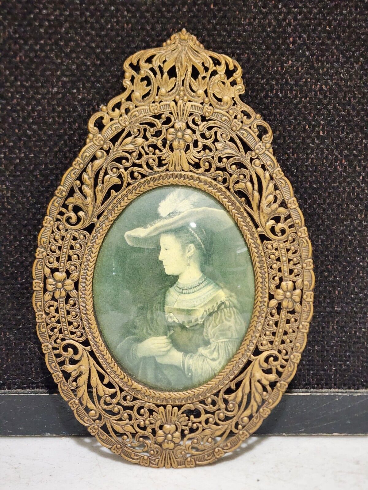 VINTAGE METAL ORNATE FANCY LADY PICTURE FRAME CURVED GLASS