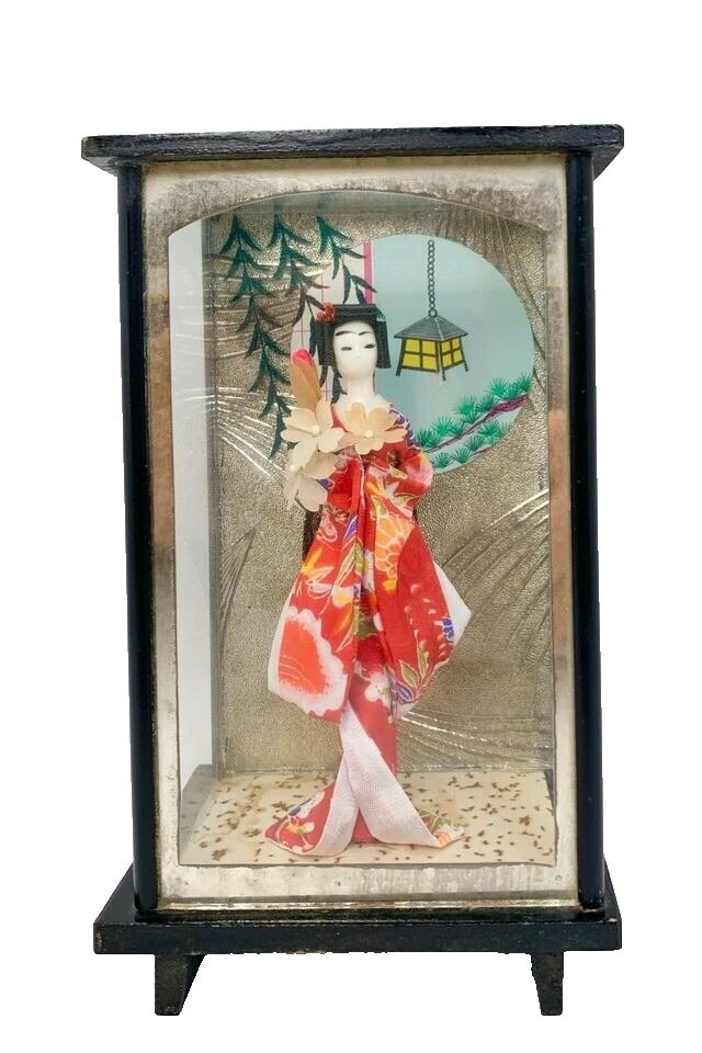 Geisha Doll in Glass Display Box Vintage Oriental Collectibles Decor