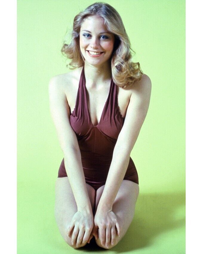 Cybill Shepherd in Swimsuit 1970\'s 8x10 inch Photo