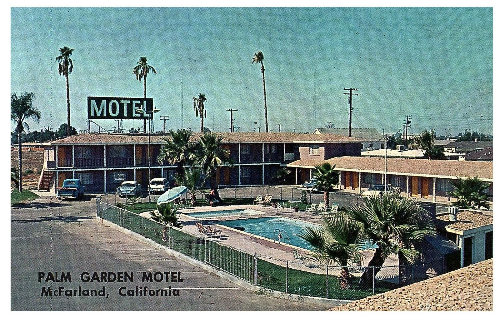 Palm Garden Motel Parking Lot w Old Car Pool McFarland California Postcard