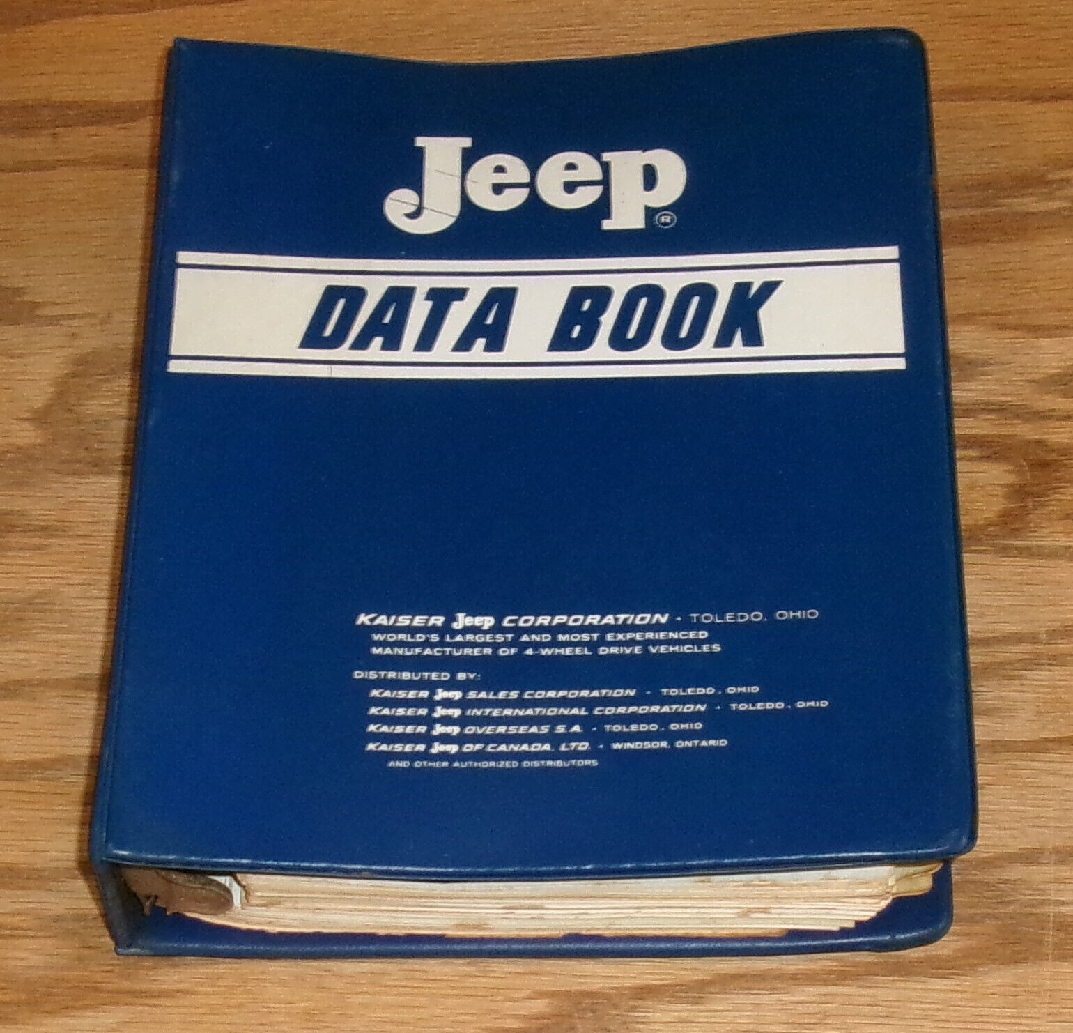 Original 1970 Jeep Data Book Dealer Album CJ-5 CJ-6 Jeepster Wagoneer Gladiator