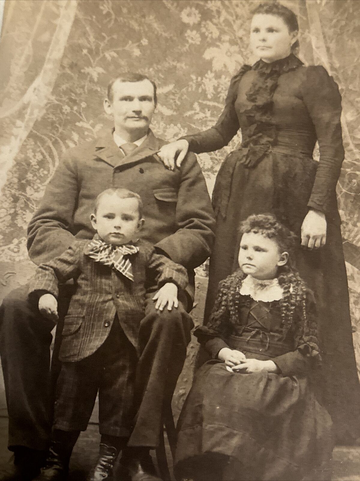 Cabinet Card Photo of Victorian Era Family w/ Two Young Children Circa 1880’s