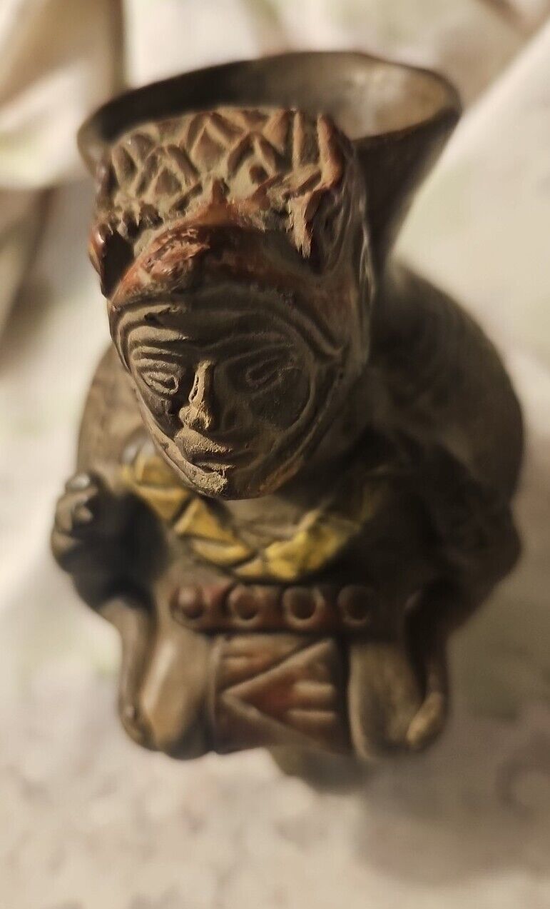 pottery,clay, Unusual, pot,figure,3 bird feet,rare,unmarked