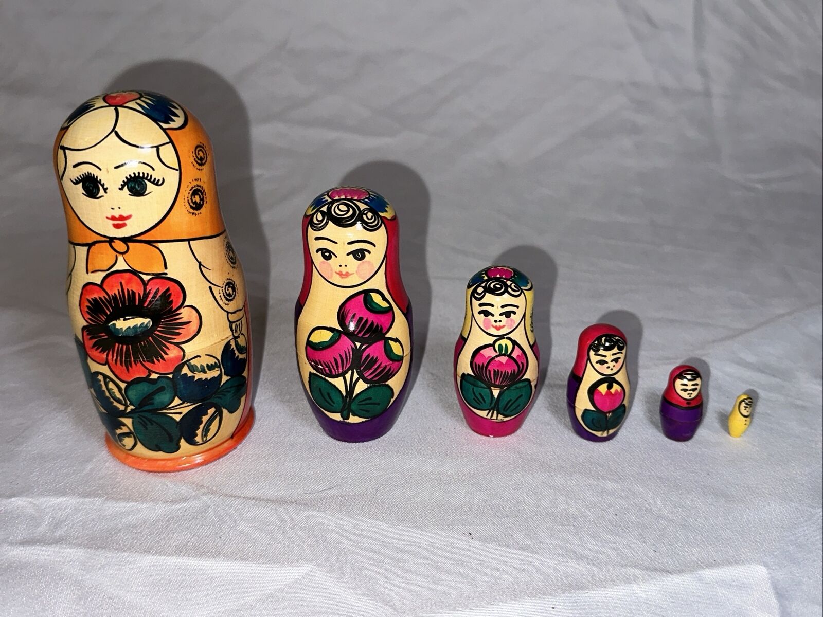 Russian Wood Hand Painted Nesting Dolls 6 Piece Set Vintage