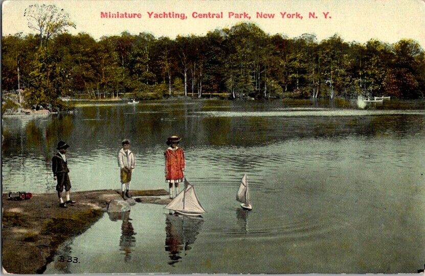 Vintage Postcard Miniature Yachting Central Park NY New York               G-446