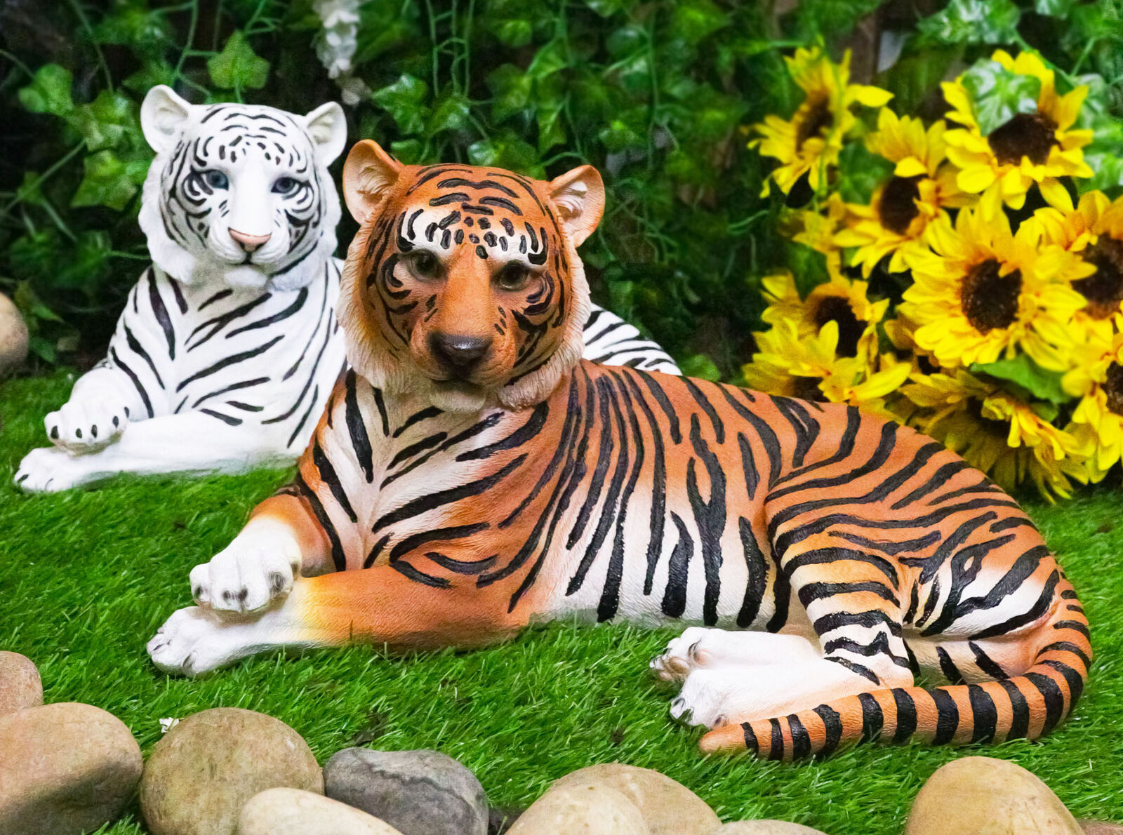 Pair Of Large Siberian And Bengal Tiger Resting 15.5\