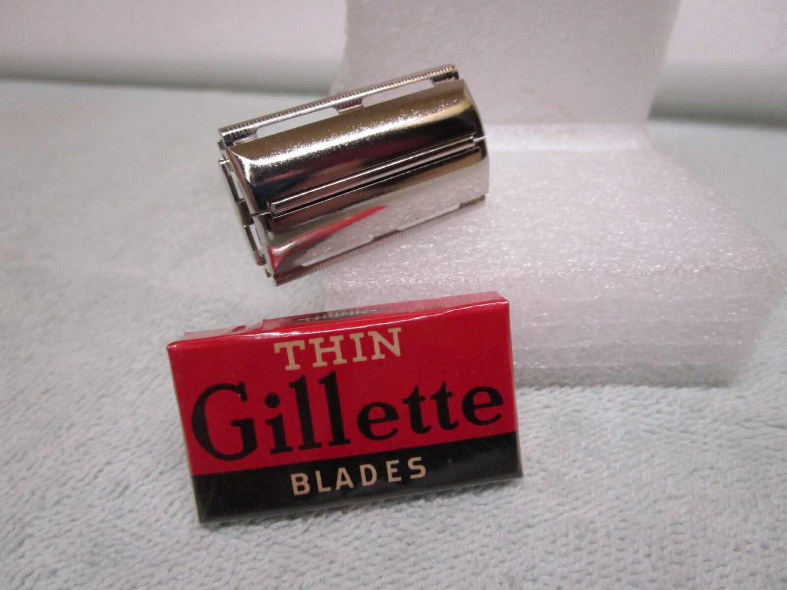 Nice Gillette England TTO Safety Razor (O-3) Silver Tone & Blades