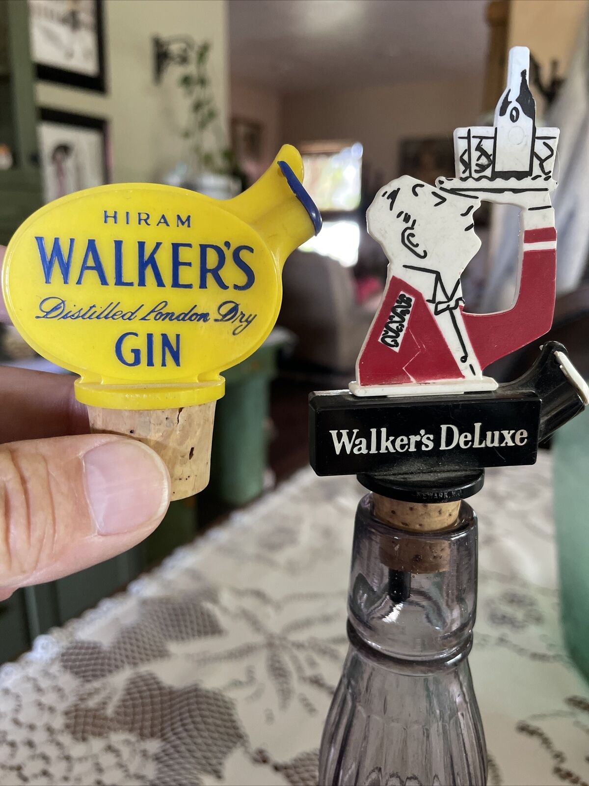 Vintage WALKER\'S DeLuxe / Dry Gin bottle Stoppers / Pourers. Excellent Working