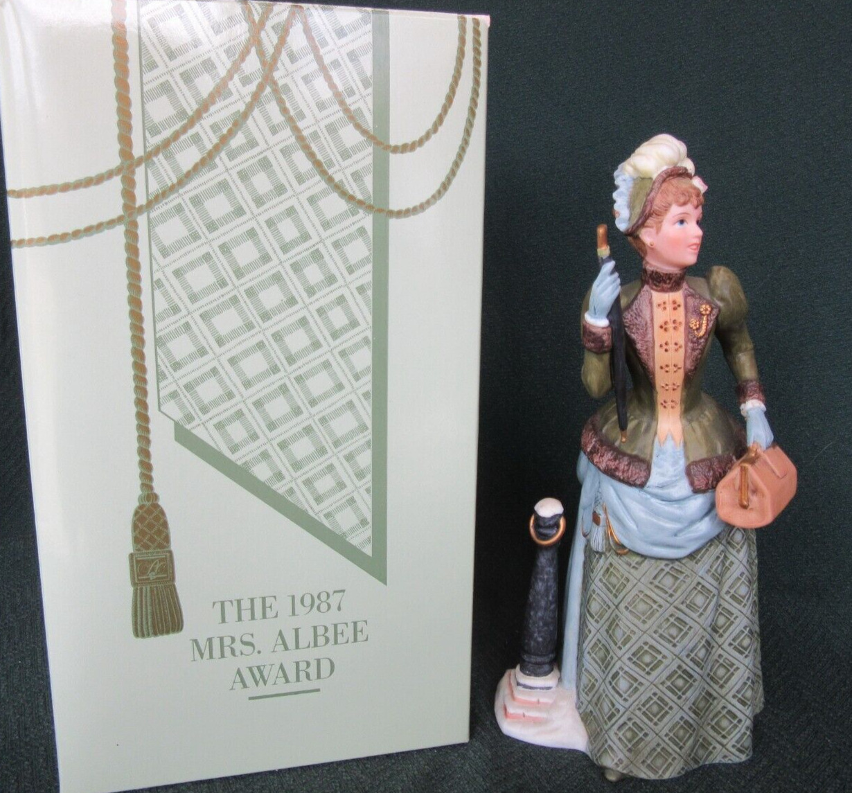 Avon 1987 Mrs. Albee Porcelain Victorian Figurine President\'s Club Award in Box