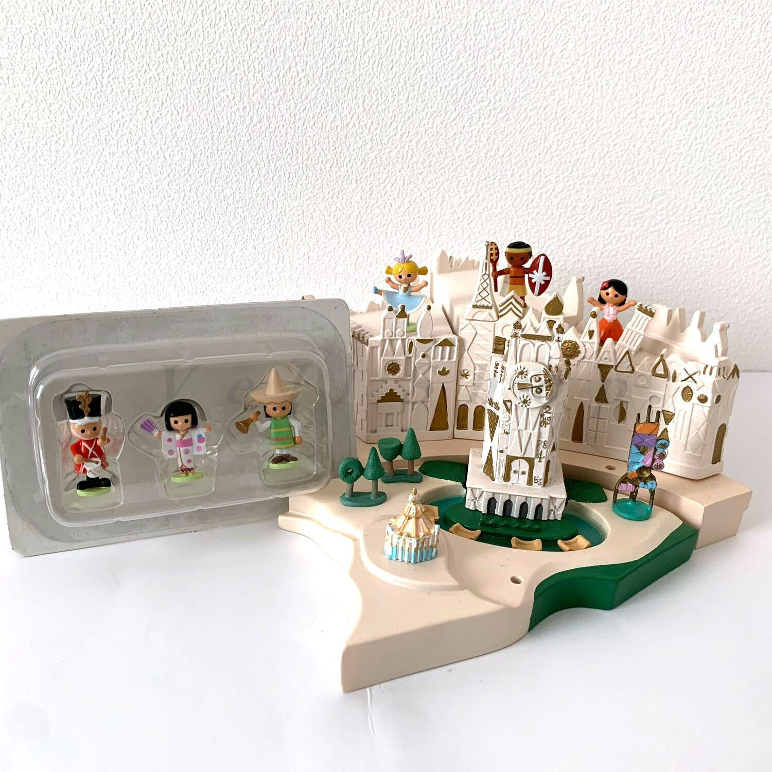 Disneyland California Fantasyland SMALL WORLD Diorama Miniature Figurine Toy 84