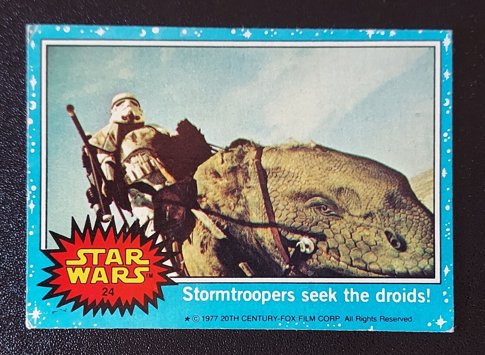 1977 Star Wars trading card #24 Stormtroopers seek droids series 1 blue VG+EX 77