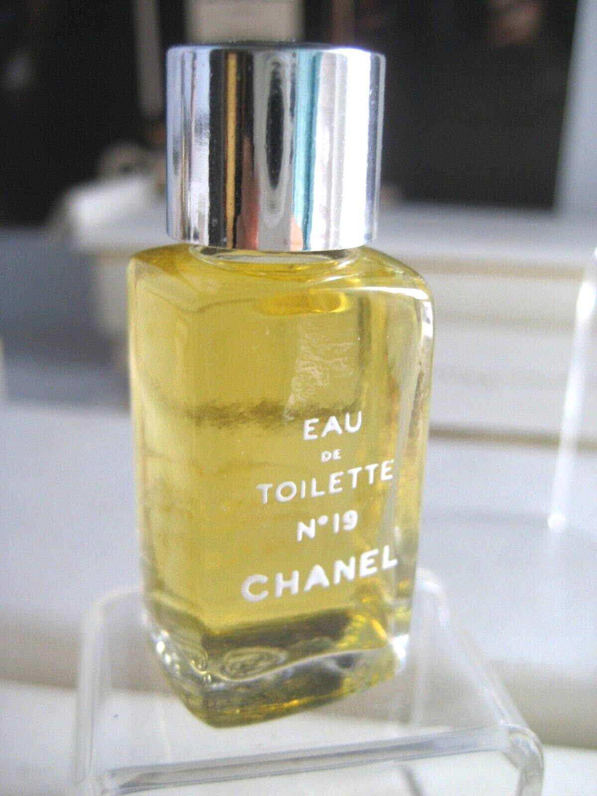 🎁1990s Vintage **mini 1/4 oz EDT Chanel No 19 eau de toilette splash