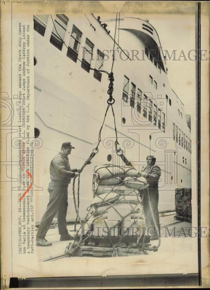 1971 Press Photo Longshoremen load cargo on ship Queen Ann Maria in Boston, MA