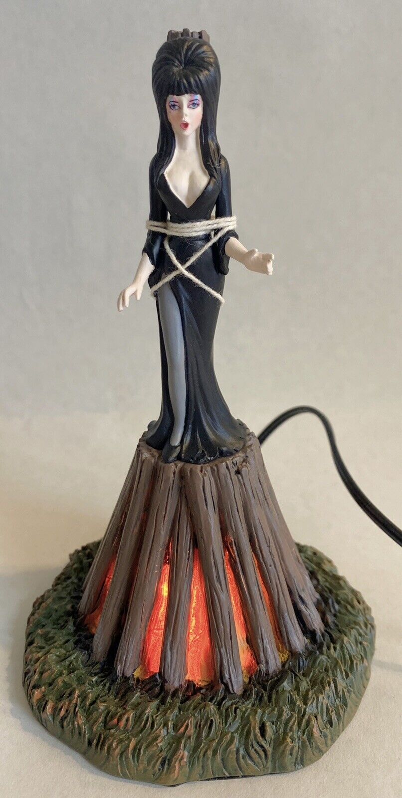 Dept 56 Elvira Mistress Of The Dark “Elvira At The Stake” Figurine 6013670
