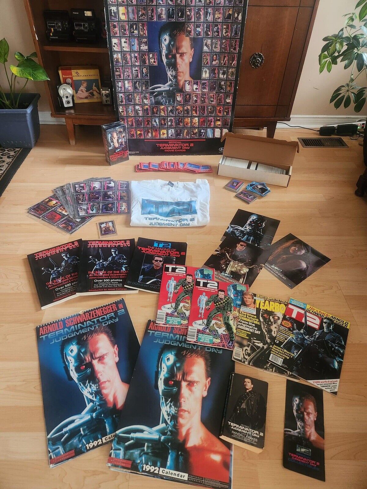 Vintage Terminator 2 T2 Lot Of Memorabilia Books, Cards, Shirt, Posters, Comics 