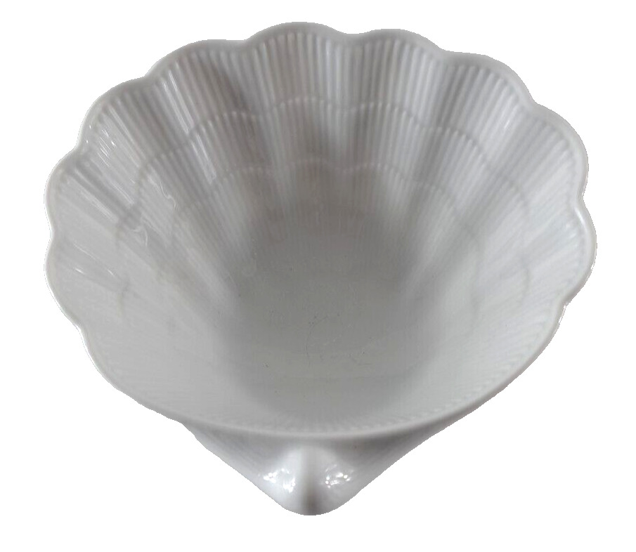 Vintage Kaiser Romantica Seashell Dish Bowl Rare White Ribbed Elegant Decorative