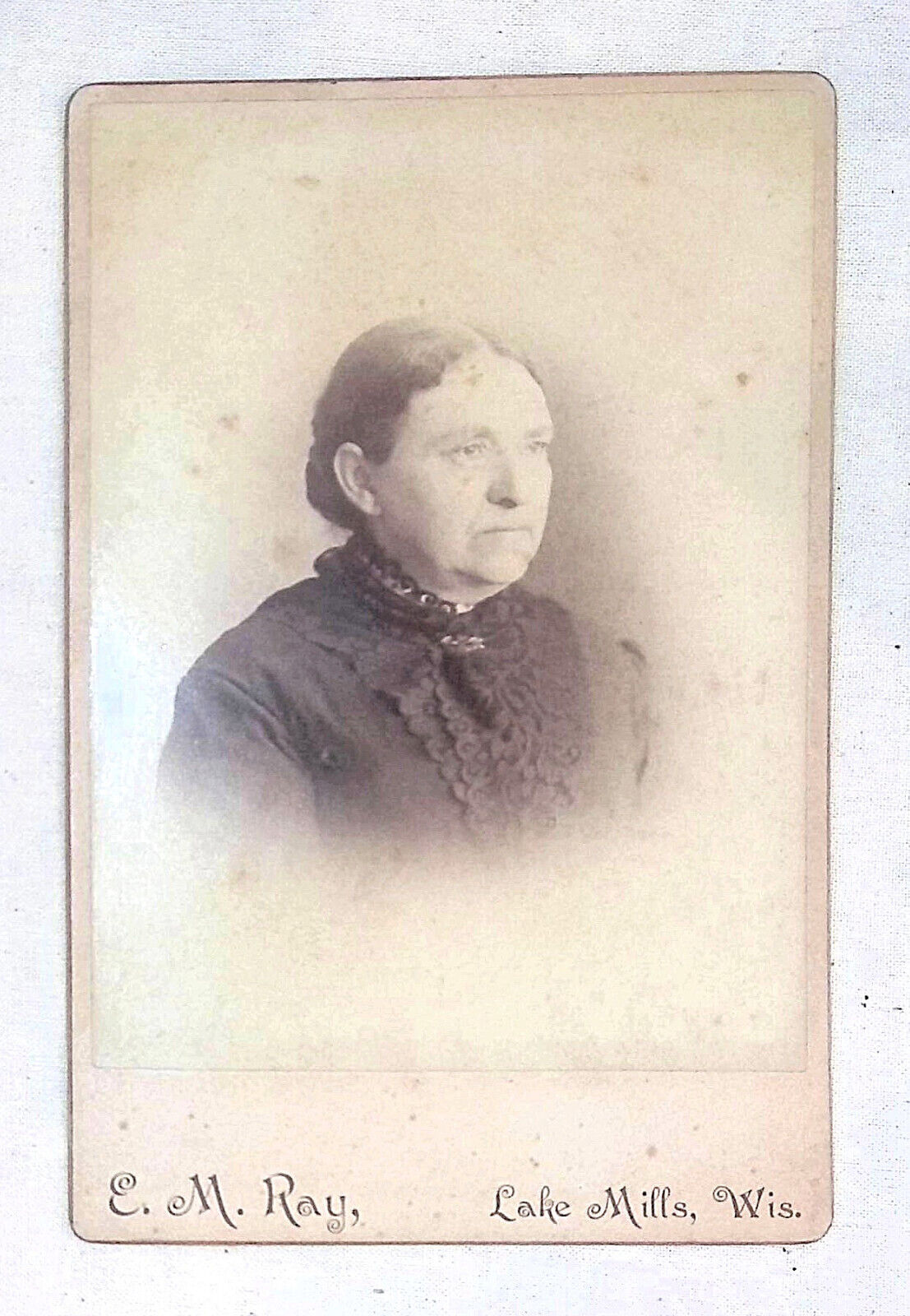 1880s 1890s Victorian Women Cabinet Card Lake Mills Wisconsin Gilded Edge