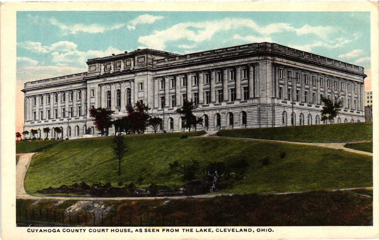 Vintage Postcard- CUYAHOGA COUNTY COURT HOUSE, CLEVELAND, OH. Early 1900s