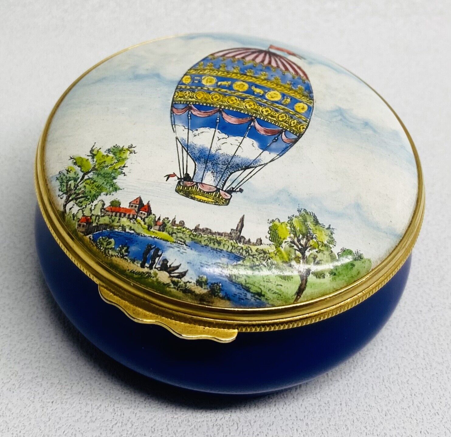 Vintage Halcyon Days Enamel Montgolfiere Hot Air Balloon Round Pill/Trinket Box