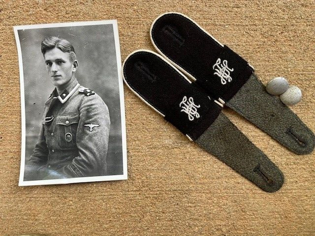 WW2 German Elite Shoulder Boards.LAH Division,Photo, Buttons.