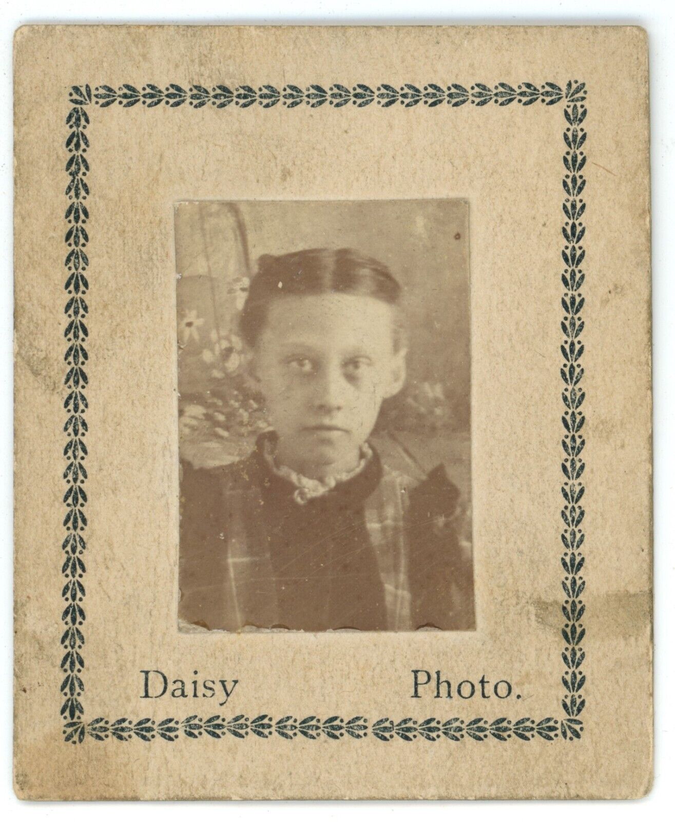 CIRCA 1880\'S HAUNTING ANTIQUE SQUARE CDV  OF YOUNG GIRL WITH BIG EYES IN CHICAGO