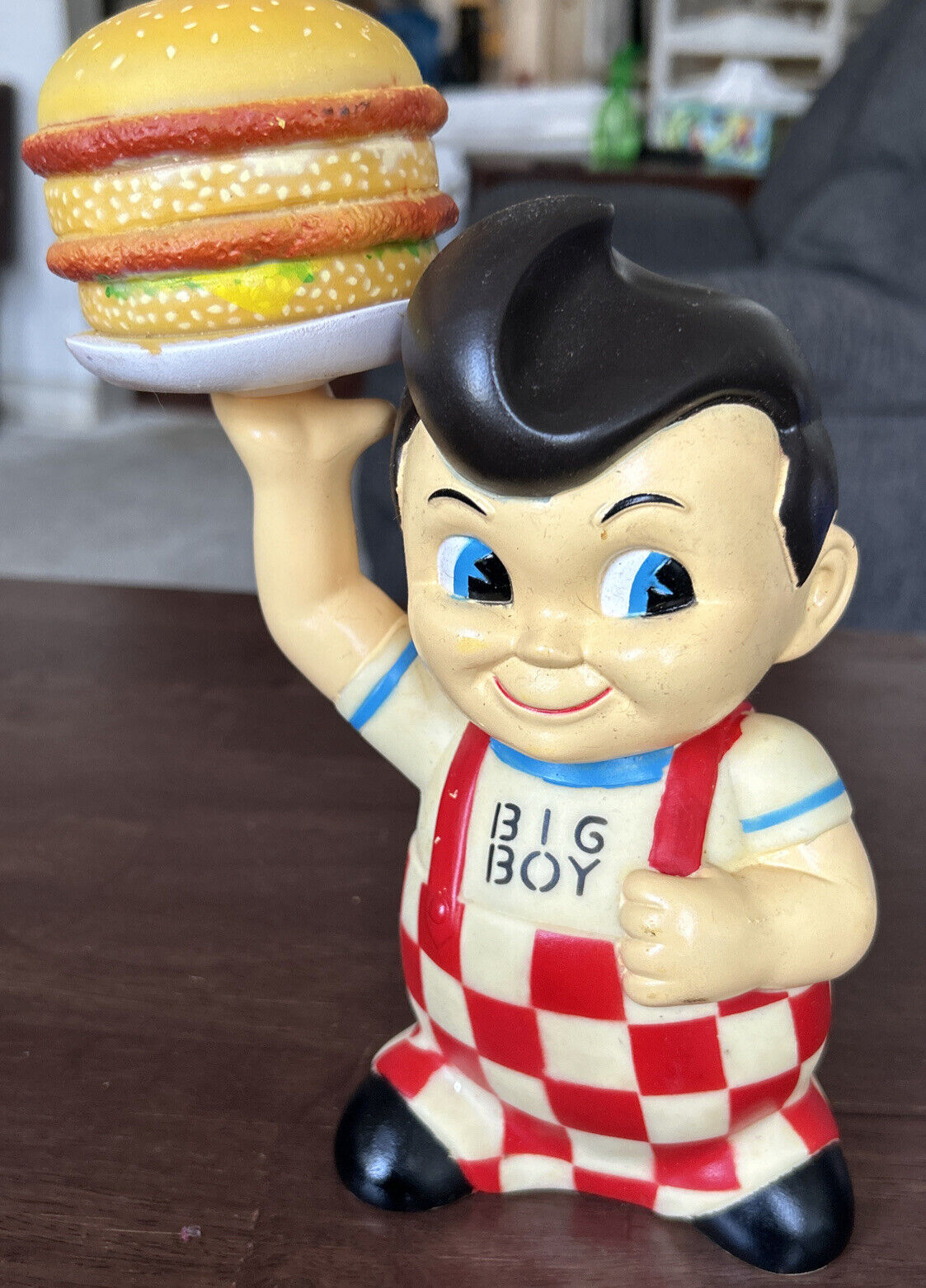 Vintage Bob's Big Boy Hamburger Restaurant Coin Bank Holding Burger Plate 8” Yum