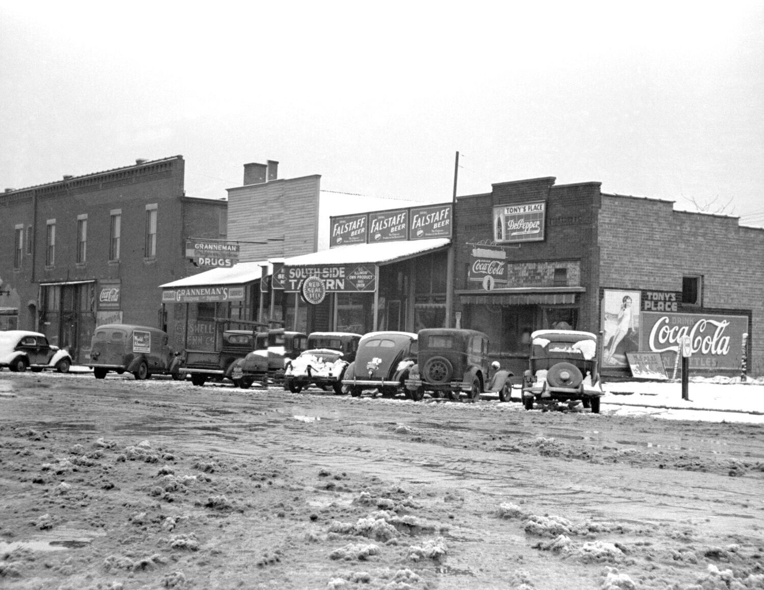 1939 Main Street, Herrin, Illinois Vintage Photograph 8.5\