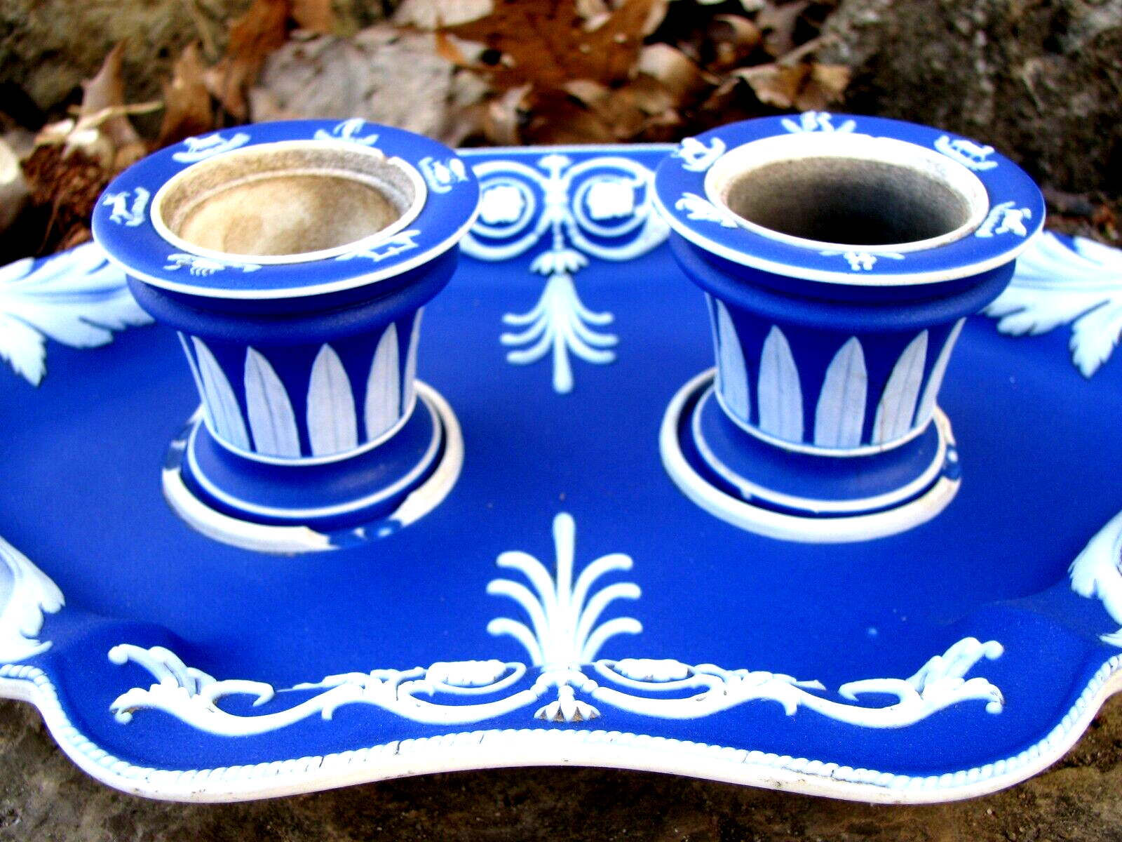 Wedgwood xrare 19 C. Cobalt Blue Jasper Dip double inkwells no lids with stand