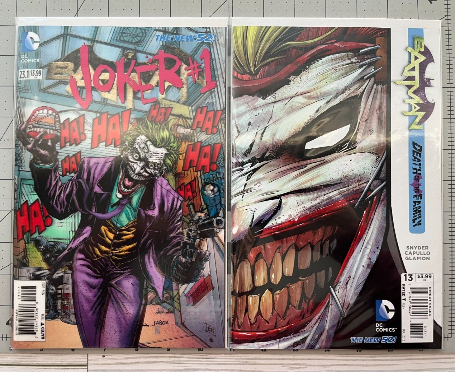 Batman #13 and #23.1 DC New 52 - Die Cut Joker Cover + 3D Lenticular- NM+ 9.6
