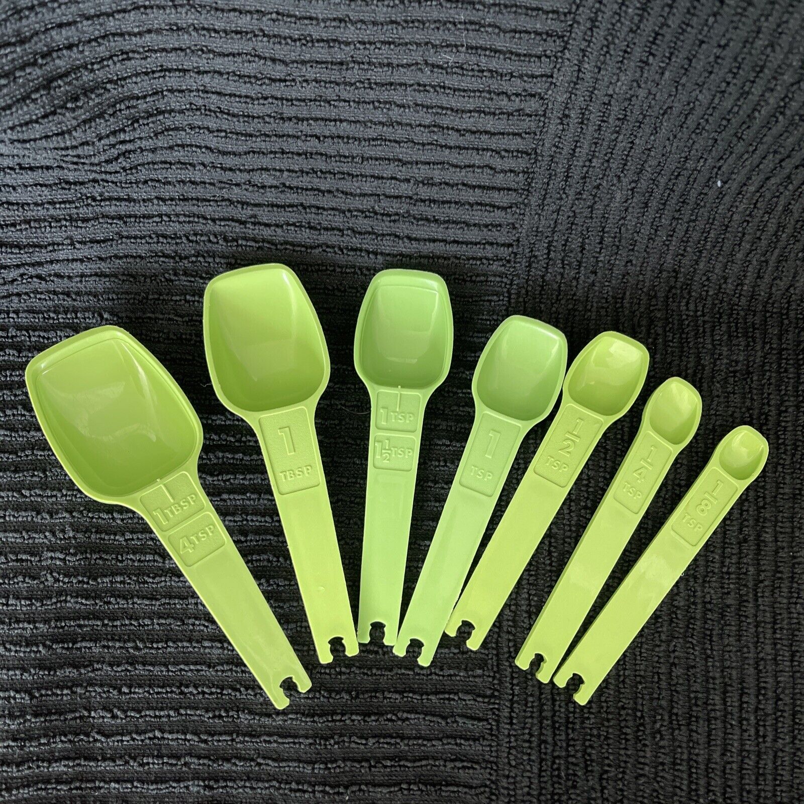 Vintage Tupperware Set Of 7 Measuring Spoons Green - No Ring