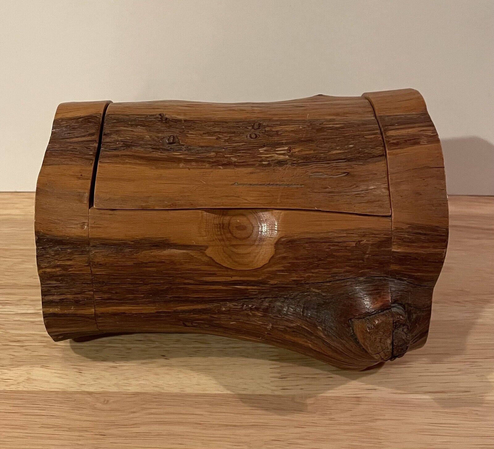 QUALITY + VINTAGE [HAND CRAFTED]  HINDGED LID WOODEN  STASH BOX