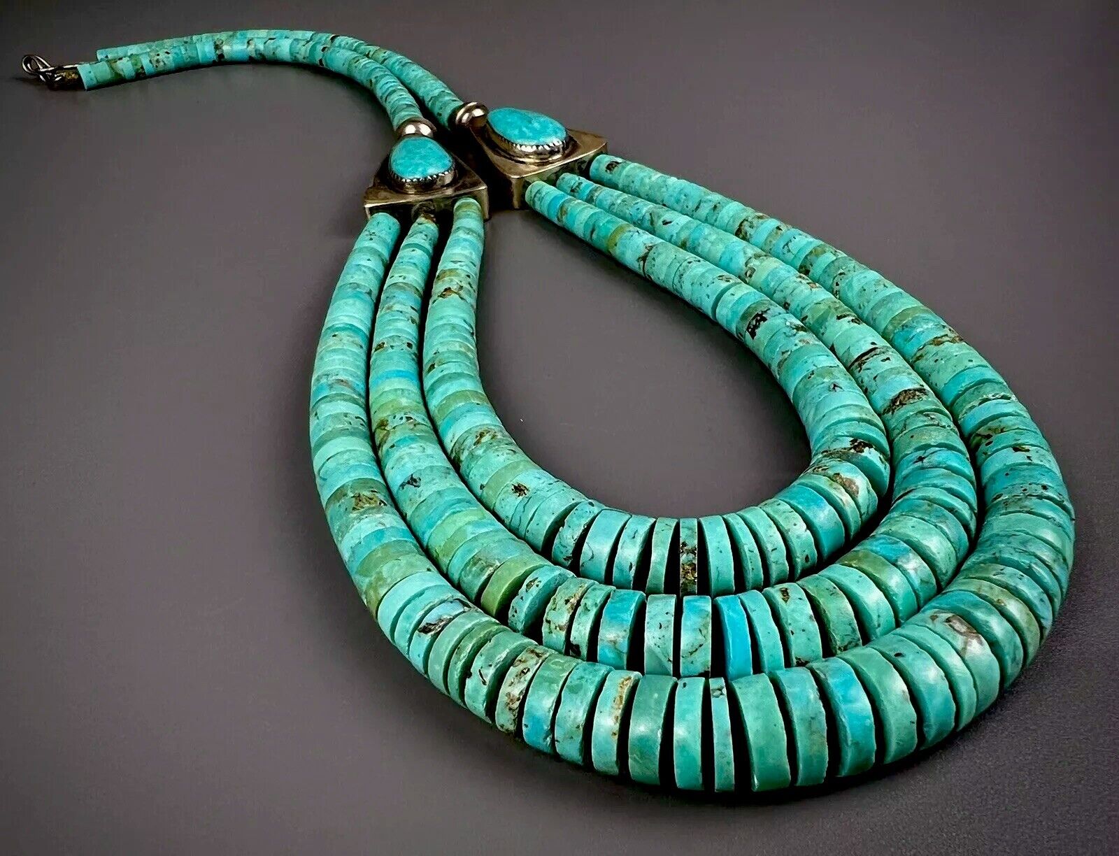 Vintage 28” Santa Domingo 3 Strand Graduating Rolled Kingman Turquoise Necklace